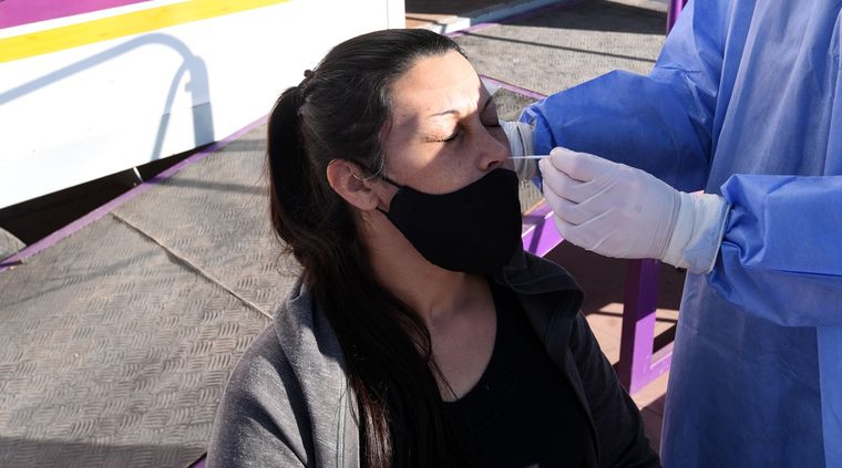 La cantidad de mendocinos que fueron a realizarse el test se duplicó en nueve días Foto: ALF PONCE MERCADO / MDZ