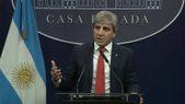 El ministro de Economía Luis Caputo anunció este lunes que el país volverá a colocar bonos en dólares después de un largo tiempo. Foto: Captura de video