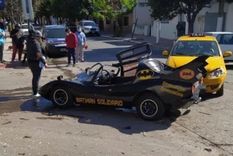 El Batman solidario cordobés chocó en su batimóvil con un taxista.