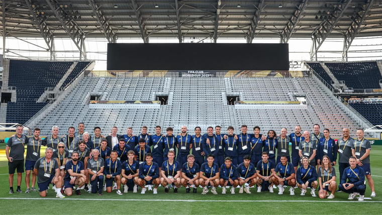 Auckland City en su llegada al Mundial de Clubes.png