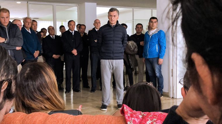 Mauricio Macri  durante la búsqueda del ARA San Juan, junto a los familiares de las víctimas . Foto: TELAM Mauricio Macri  durante la búsqueda del ARA San Juan, junto a los familiares de las víctimas . Foto: TELAM