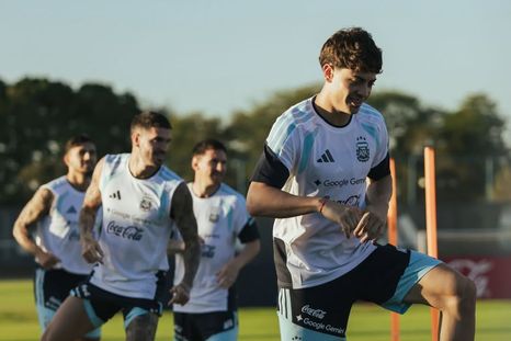Agustín Giay en pleno entrenamiento de la Selección Argentina en el predio de Ezeiza. Agustín Giay en pleno entrenamiento de la Selección Argentina en el predio de Ezeiza.