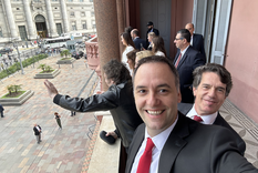 En medio de los constantes rechazos del Congreso, Javier Milei ya piensa en 2025. Uno de sus más cercanos soldados tendría amplias chances de una candidatura Foto: @madorni