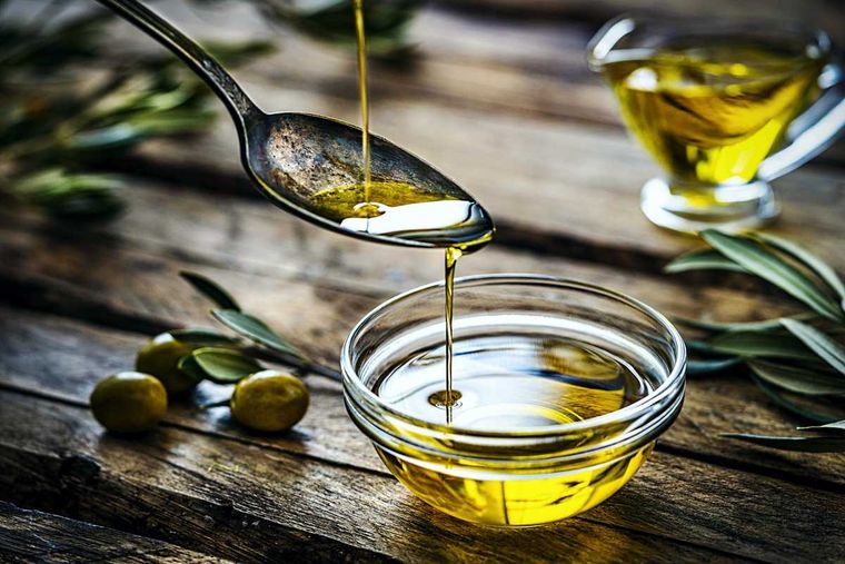 La ANMAT prohibió la venta de dos marcas de aceite de oliva Foto: Archivo