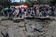 Un socavón provocado por la explosión.