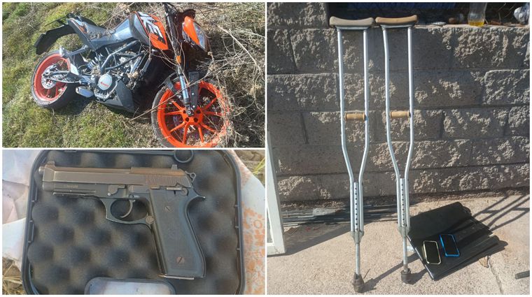 La moto KTM en la que se movilizaban los sospechosos, el arma de fuego incautada y las muletas de Lautaro Ellena Henríquez. La moto KTM en la que se movilizaban los sospechosos, el arma de fuego incautada y las muletas de Lautaro Ellena Henríquez.