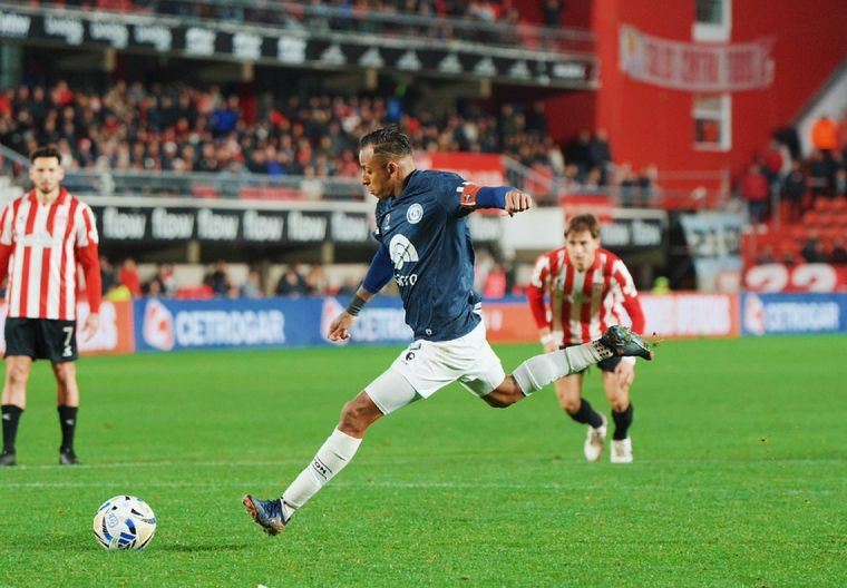 Sebastián Villa llegó a 10 tantos con la camiseta de la Lepra y es su máximo goleador en Primera División&nbsp;