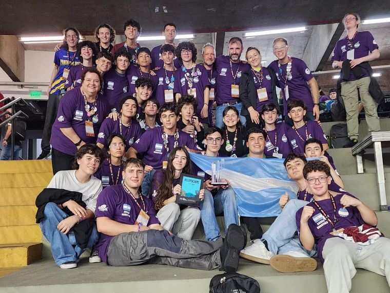 El Colegio Edison ganó el premio Rising All-Star en las clasificatorias del Mundial de Robótica. Foto: Gentileza