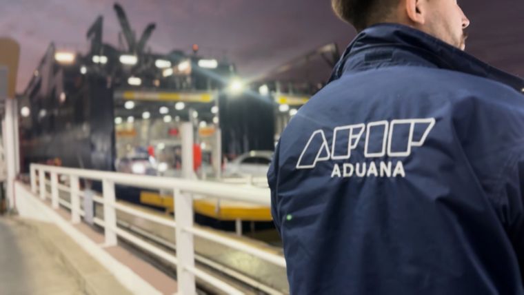 Aduana rematará neumáticos en junio
