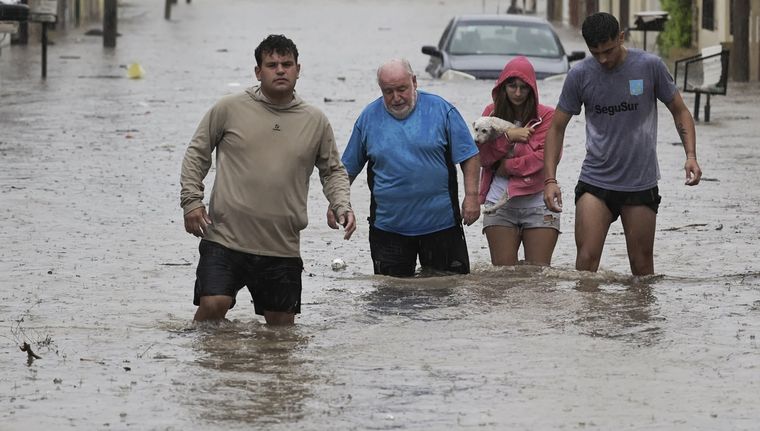El presidente Javier Milei decidió vetar en su totalidad el proyecto de Ley que declaraba la emergencia y catástrofe en Bahía Blanca tras las inundaciones de marzo.