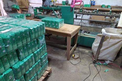 Yerba Mate León, un nuevo jugador en un mercado competitivo, con una producción basada en los modos de producción tradicionales, heredados de los guaranies. Yerba Mate León, un nuevo jugador en un mercado competitivo, con una producción basada en los modos de producción tradicionales, heredados de los guaranies.