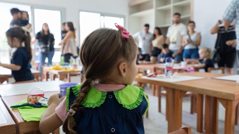 Los chicos se preparan para la vuelta de clases. Los chicos se preparan para la vuelta de clases.
