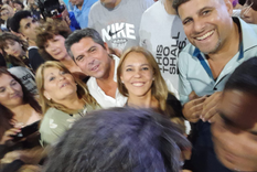 video: un candidato escracho al peronismo repartiendo alimentos a pocos metros de las urnas en san juan