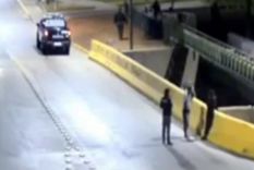 El momento en que los sospechosos fueron detenidos. El momento en que los sospechosos fueron detenidos.