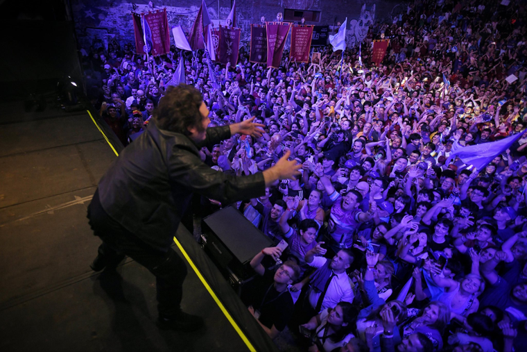 Deseosos de que Milei cambie, la nueva campaña del miedo se apodera del oficialismo.