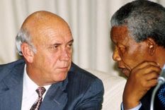 De Klerk y Nelson Mandela en 2010 Foto: EPA
