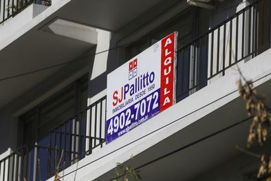 MDZol | Los sueldos están por muy debajo de lo que es la inflación y no acompañan la situación del país y esto hace que las familias inquilinas tengan una vara de doble inflación. Foto: NA