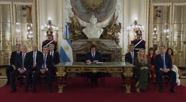 Javier Milei presentó la modificación de la carta orgánica del BCRA.