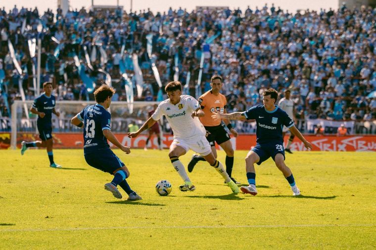 Racing cuenta con el apoyo de sus hinchas en el José María Minella.