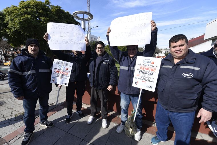 Personal de salud del Hospital Garrahan se manifiesta en reclamo por una suba salarial. Personal de salud del Hospital Garrahan se manifiesta en reclamo por una suba salarial.
