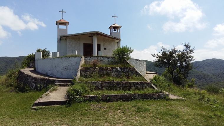 En La Paisanita, el pueblo, la capilla y los senderos serranos forman una escapada mucho más tranquila cerca de Alta Gracia. En La Paisanita, el pueblo, la capilla y los senderos serranos forman una escapada mucho más tranquila cerca de Alta Gracia.