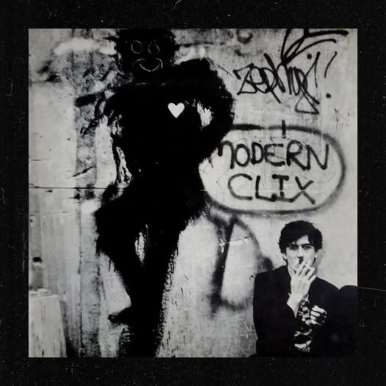 "Clics modernos", es uno de los álbumes que el cantante recomienda. "Clics modernos", es uno de los álbumes que el cantante recomienda.