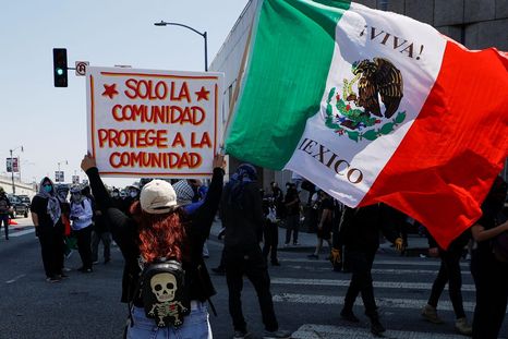por que la bandera de mexico esta tan presente en las protestas en los angeles contra las redadas migratorias por que la bandera de mexico esta tan presente en las protestas en los angeles contra las redadas migratorias