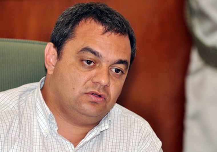El ministro Carlos Aranda fue a pedirle más plata a su par Adrián Cerroni. Foto: Nacho Gaffuri / MDZ