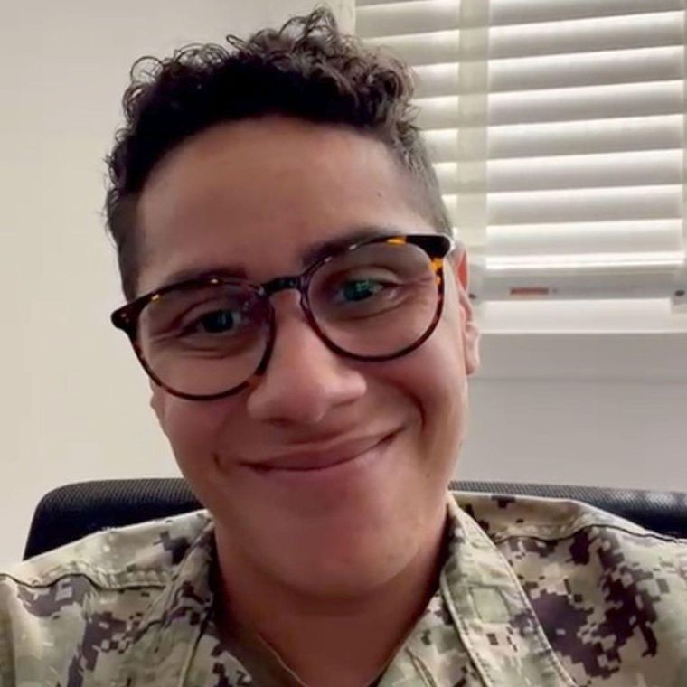 Rae Timberlake ha pasado la mitad de su vida, 17 años, en la Marina de Estados Unidos.
