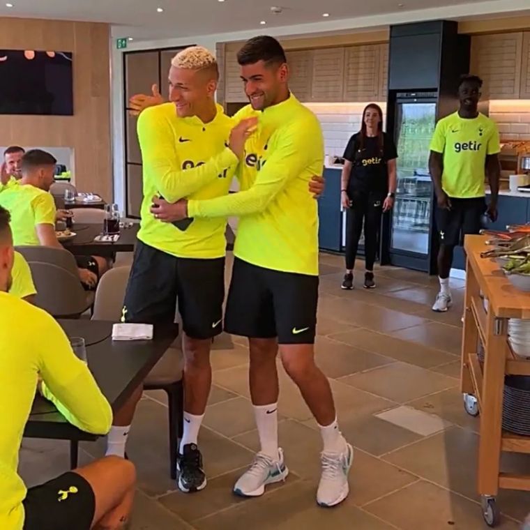 Richarlison y Cuti Romero, cuando el brasileño llegó a Tottenham.