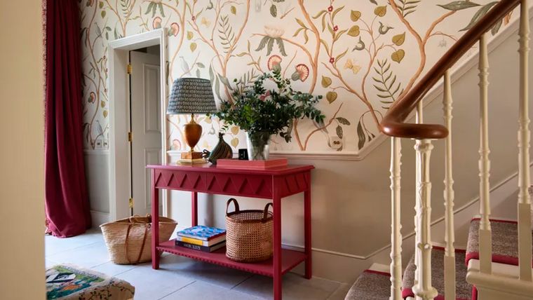 Las alternativas caseras para reducir la humedad son el carbón activado, el gel de silice, sal de roca (formado por cristales de cloruro de sodio) y el bicarbonato de sodio. Foto: Georgie Wykeham Designs / Tom St Aubyn