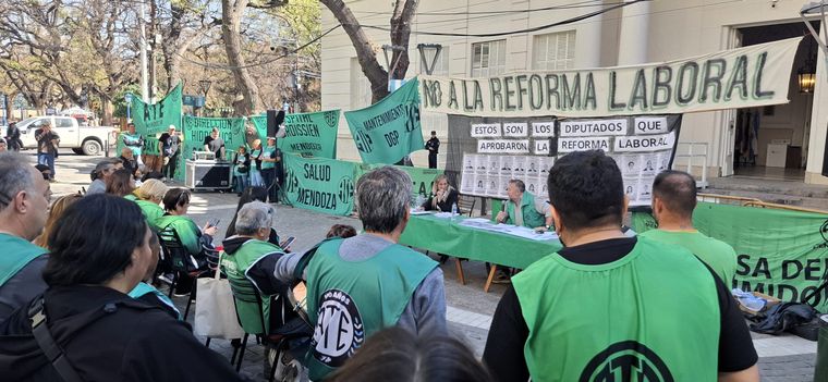 Sindicatos se presentarán en la Legislatura para rechazar la reforma laboral.&nbsp;