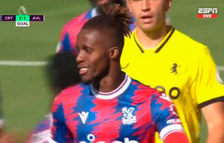 Dibu Martínez se calentó con Zaha por su festejo. (foto: ESPN).