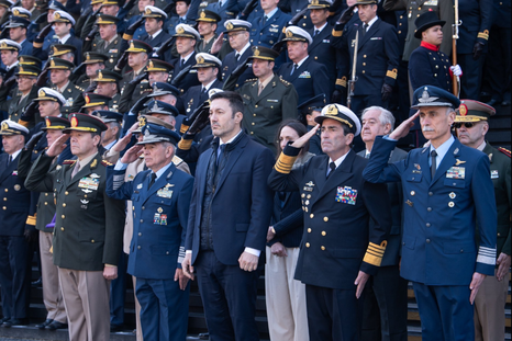 Luis Petri, en el acto junto a los jefes de las Fuerzas Armadas. Luis Petri, en el acto junto a los jefes de las Fuerzas Armadas.