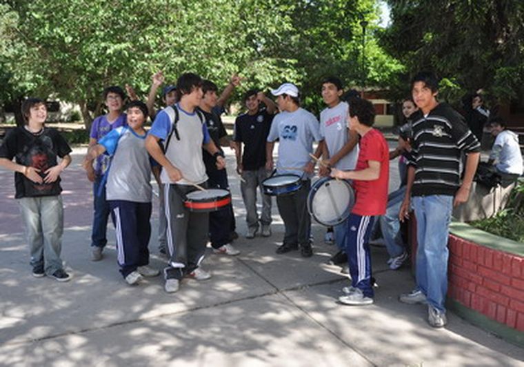 El estudiantado quieren su fábrica. Foto: Nacho Gaffuri / Mdz