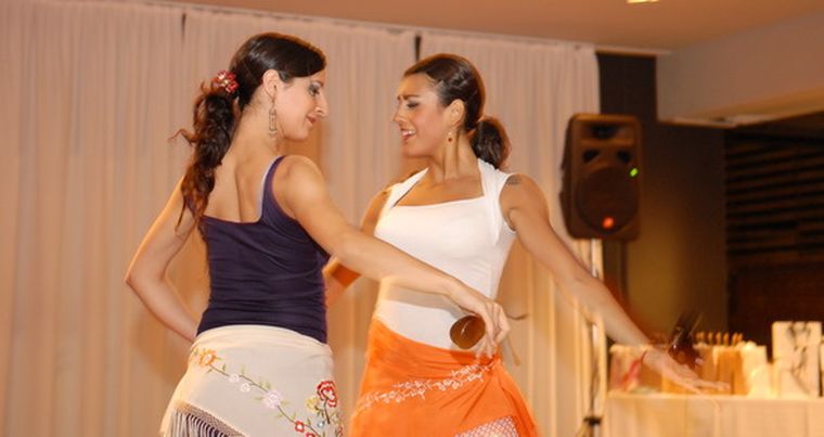 Las bailaoras Noelia Argumedo y María Belén Begué presentaron un auténtico show de flamenco. Foto: Gerardo Gómez / MDZ