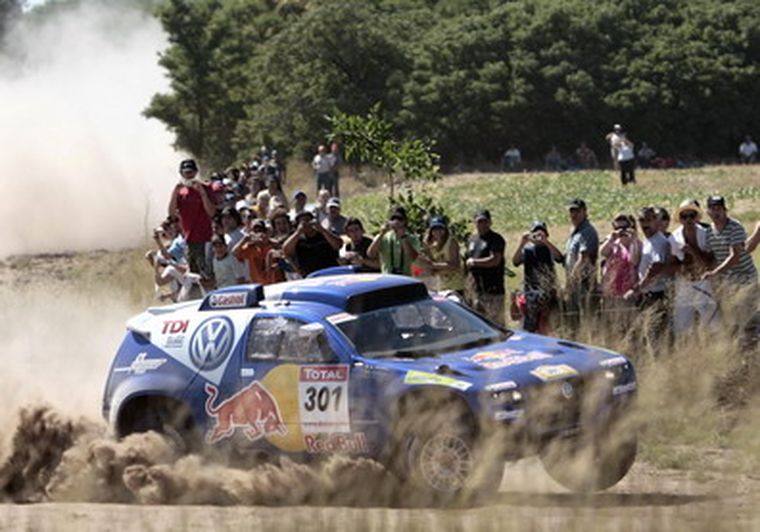 Carlos Sainz, el líder de la general de autos. Foto: EFE