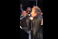Javier Milei cerró su campaña cantando La Renga y generó un gran revuelo en redes sociales.