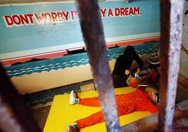 No te preocupes, es sólo un sueño, dice el cartel en el fondo. Foto: El País