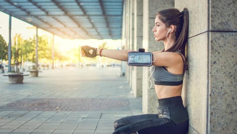 El ejercicio de pilates para fortalecer el abdomen y mejorar la postura (Shutterstock).