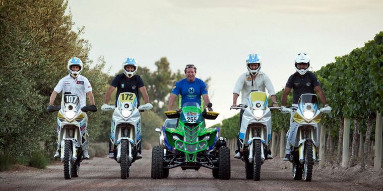 Entrada triunfal. Lucas Lambertucci, Daniel Gordo Merlo, Seba Halpern, Edu Pulenta y Gonzalo Peñalva. Foto: Gentileza