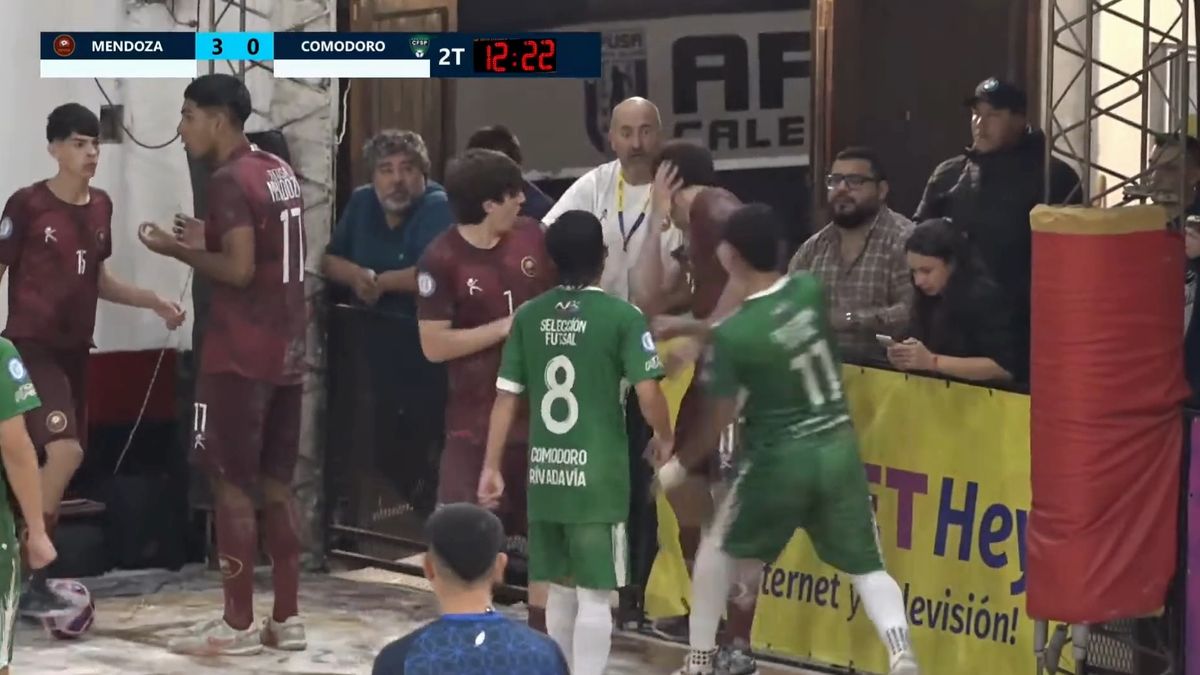 Escándalo en el futsal nacional: un jugador de Mendoza recibió una brutal agresión en pleno partido
