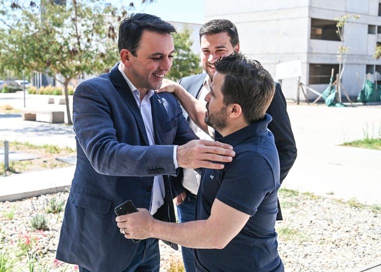 Tadeo García Zalazar y Tetaz Foto: Godoy Cruz.