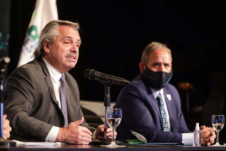 El Presidente junto al líder de La bancaria, Sergio Palazzo, en el acto de hoy. Foto: Télam