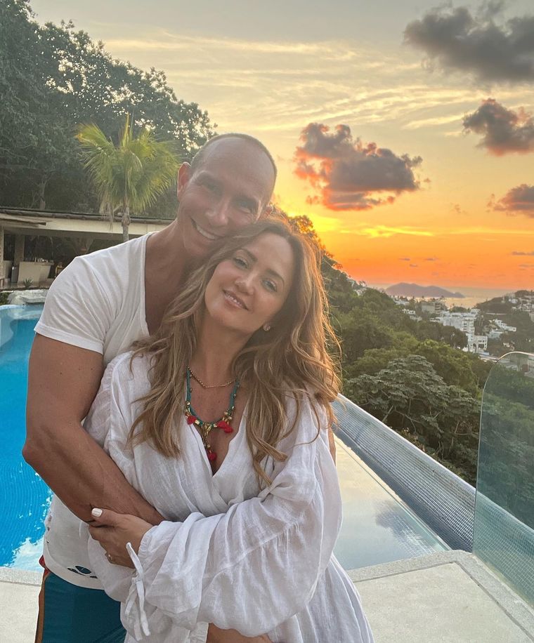 Erik Rubín y Andrea Legarreta llevan más de dos décadas juntos