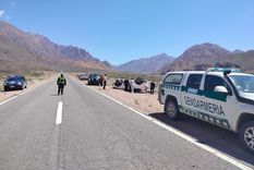 El vehículo chileno quedó completamente volcado en el kilómetro 1124 de la ruta 7. Foto: Gendarmería Nacional