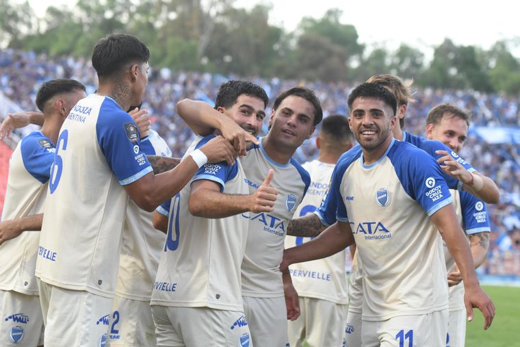 Godoy Cruz viene de ganarle a Maipú y en la tabla es escolta de Morón, Colón y Racing (Cba), junto a Defensores de Belgrano.