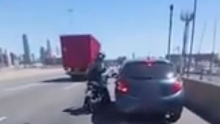 Un testigo grabó la violenta secuencia.&nbsp;