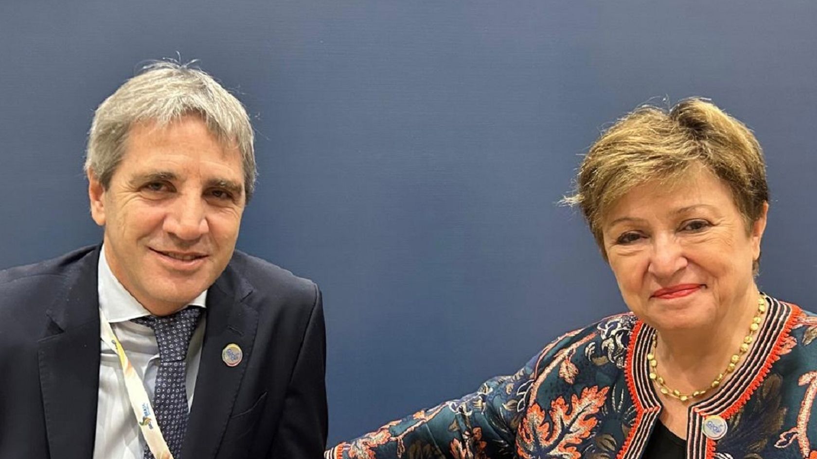 Pese al buen diálogo con el ministro Luis Caputo, el FMI que conduce Kristalina Georgieva insta al gobierno de Milei a impulsar una reforma de la Carta Orgánica del Banco Central para darle mayor independencia. Pese al buen diálogo con el ministro Luis Caputo, el FMI que conduce Kristalina Georgieva insta al gobierno de Milei a impulsar una reforma de la Carta Orgánica del Banco Central para darle mayor independencia.