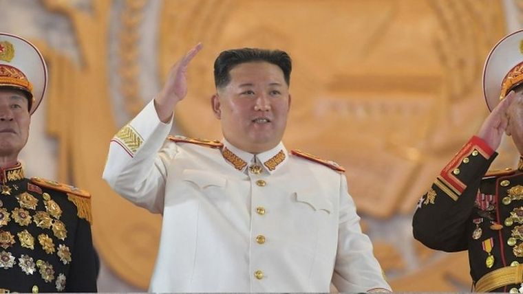 Kim Jong-un ha dicho que sus fuerzas nucleares deben estar listas para ser usadas en cualquier momento. Foto: KNCA/REUTERS